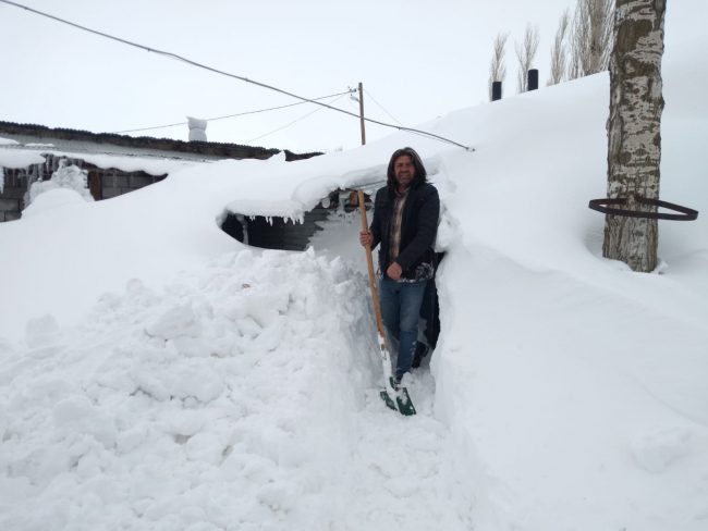 Sivas'ta evler kar altında kaldı